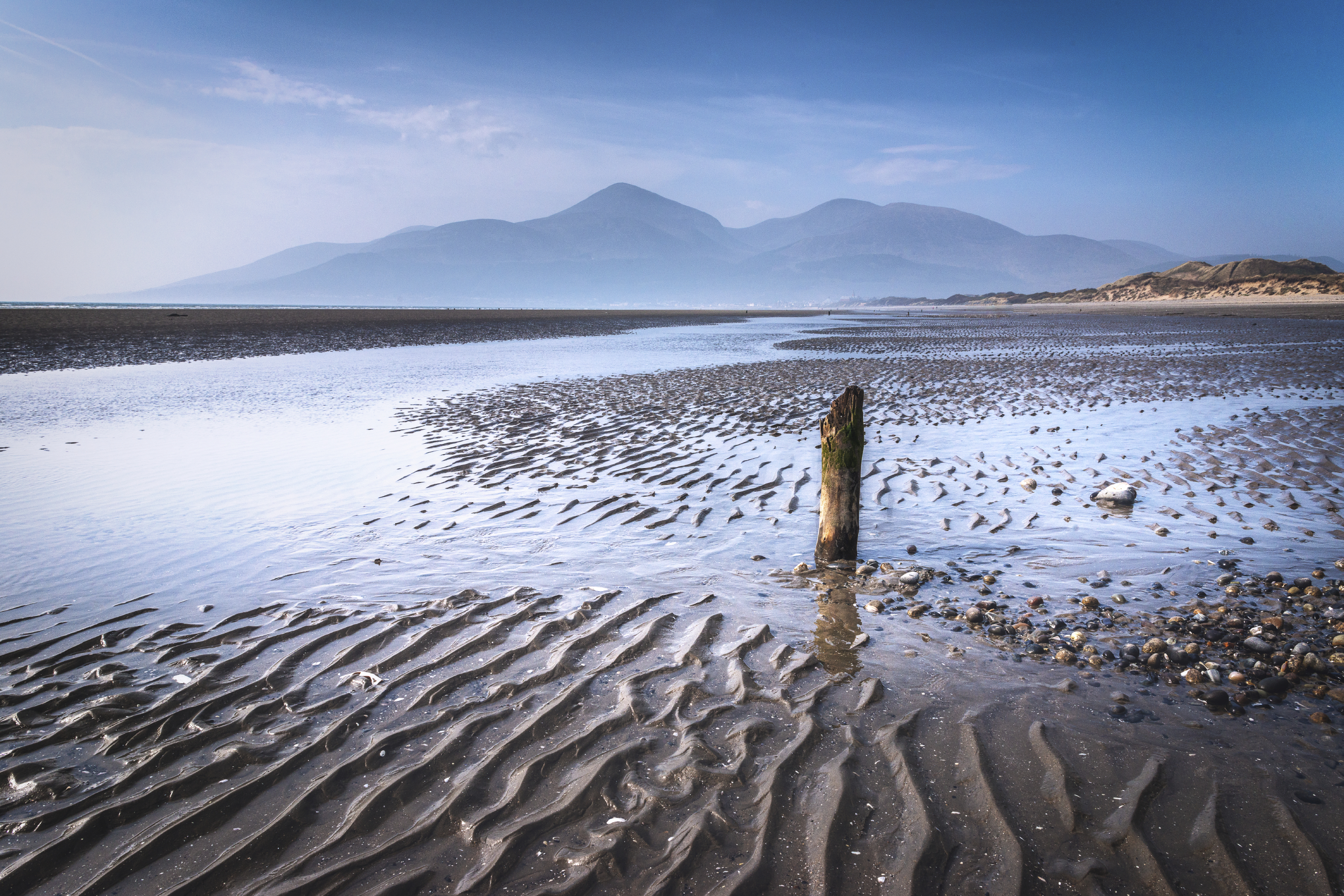 6. Game of Thrones-Ireland Mourne Mountains-credit AndySG- iStock_www.istockphoto.com:photo:stranded-gm474569942-64763345