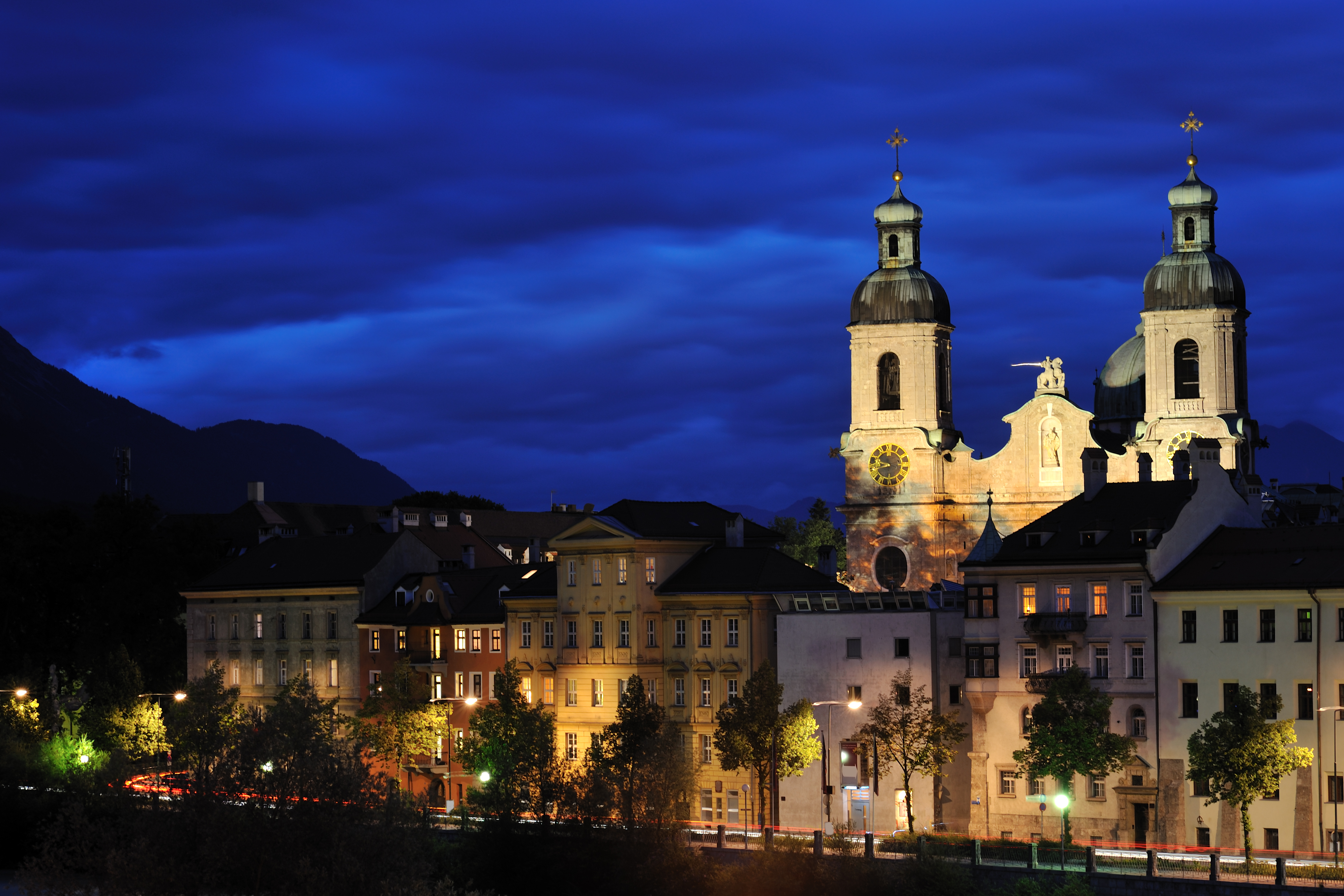 innsbruck at night