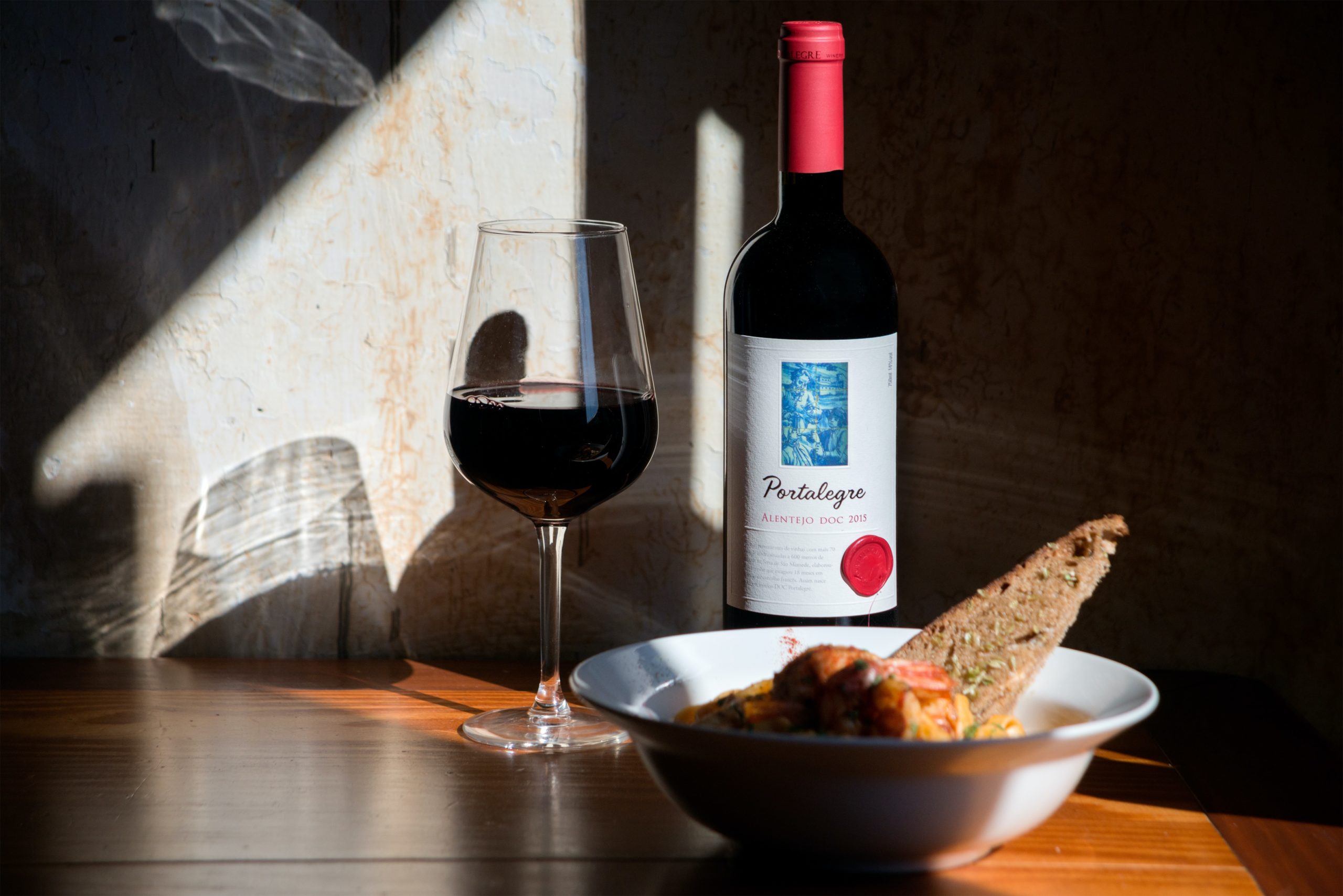 17 Anthony Bourdain Quotes That Celebrate The Joy of Food and Travel