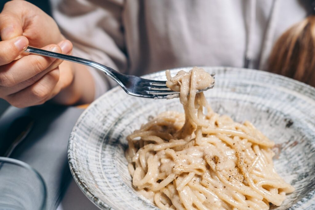 cacio e pepe pasta dish