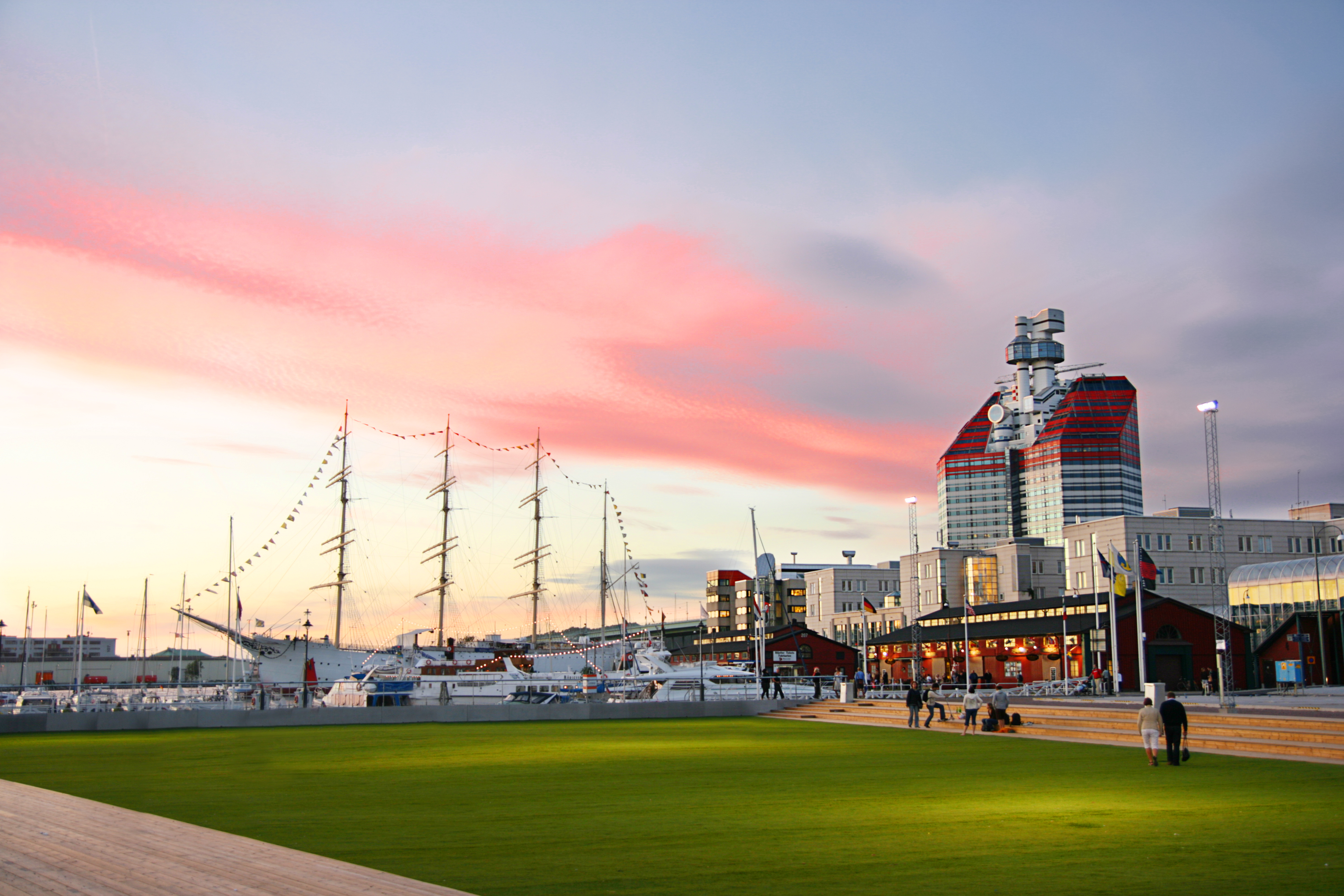 Gothenburg Harbor With Beautiful Red Clouds 172335031