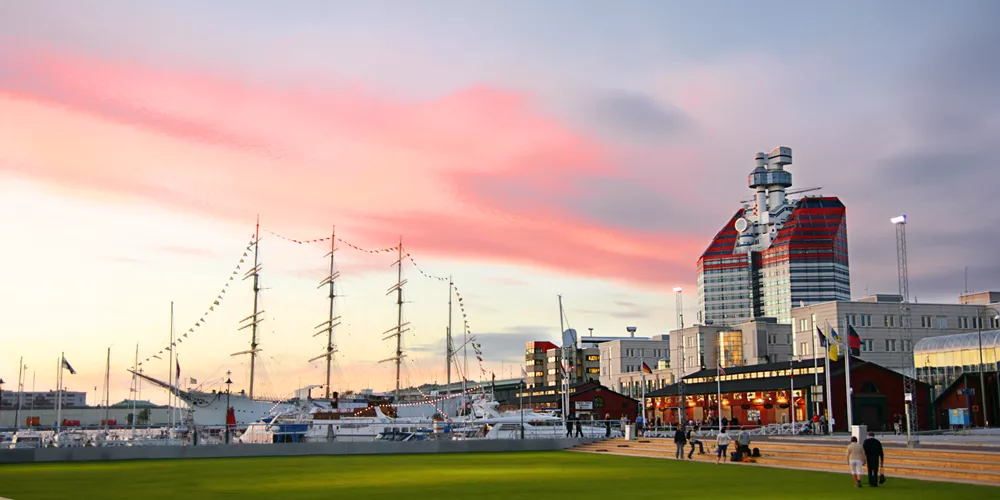 Gothenburg Harbor With Beautiful Red Clouds 172335031