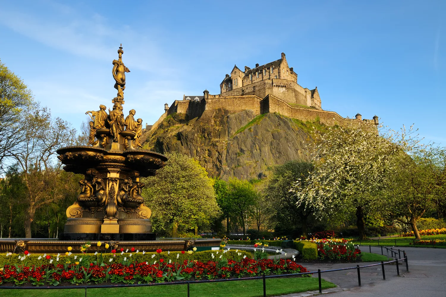 Edinburgh Castle and the Ross Fountain