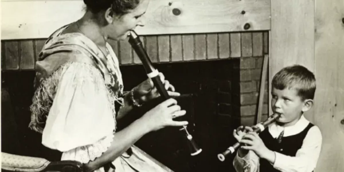 B&W photo, playing instruments