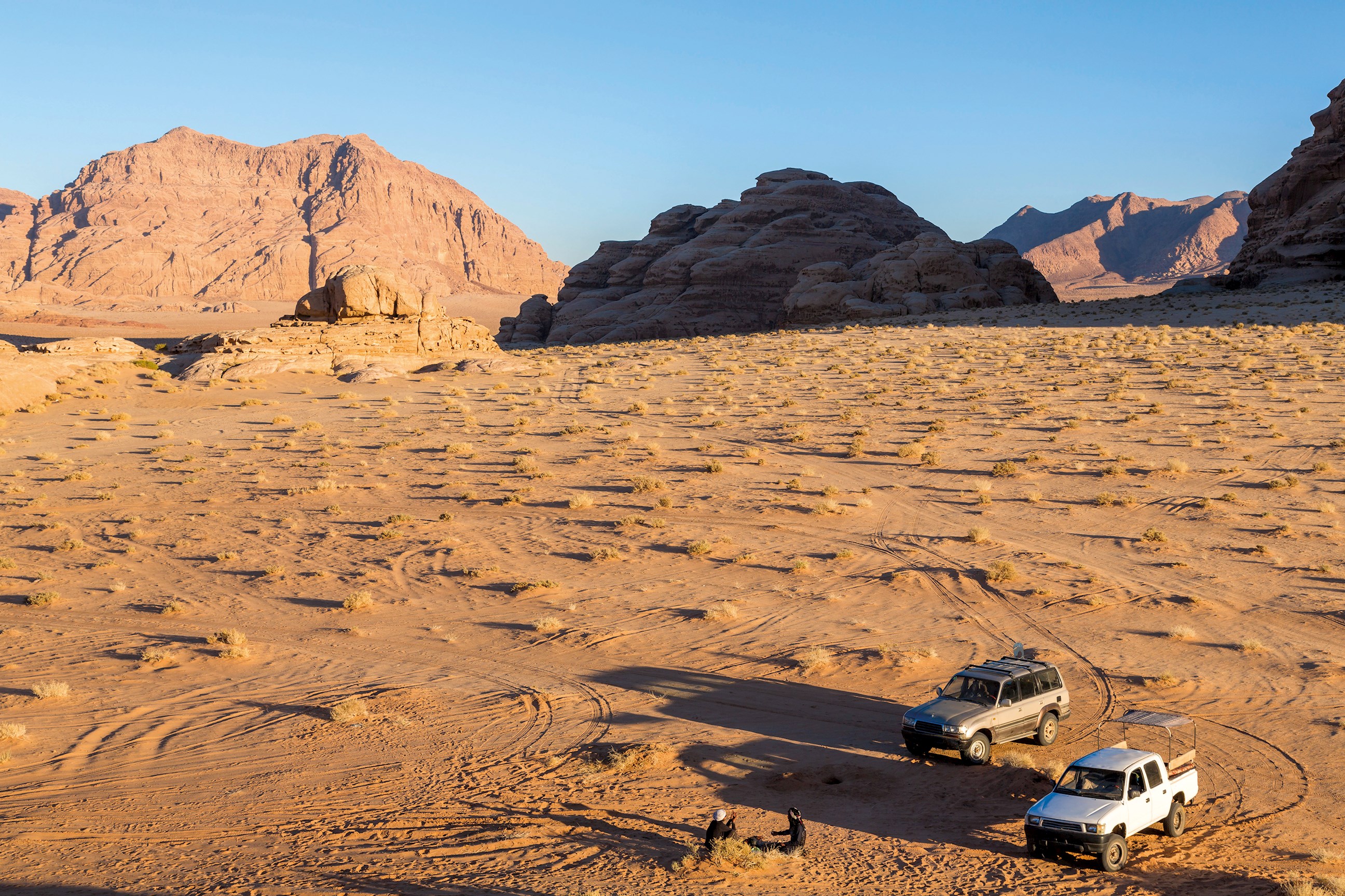 Canadian Travellers’ Guide to the Best Jordan Tours: When to Go and What to See - Experiencing the Culinary Delights of Jordan