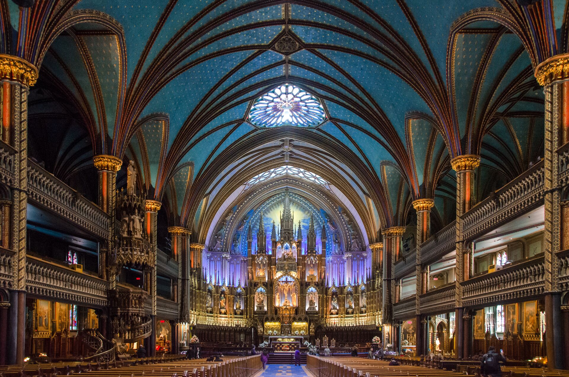 Large Interior Of The Notre Dame Basilica Of Vieux Montreal, Montreal, Quebec, Canada 624753712