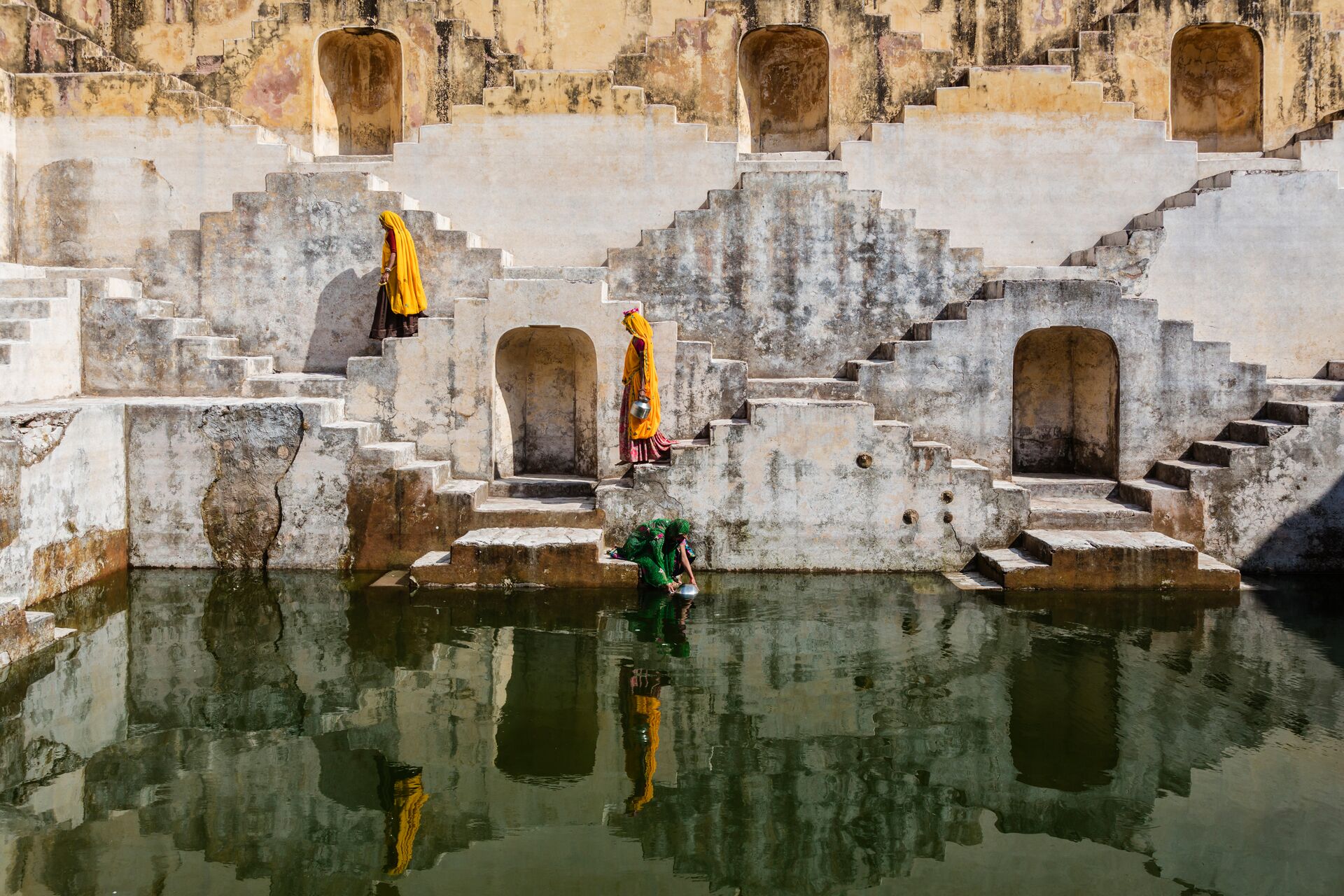 Women In Saris Carrying Water At Step Well, Jaipur, Rajasthan, India