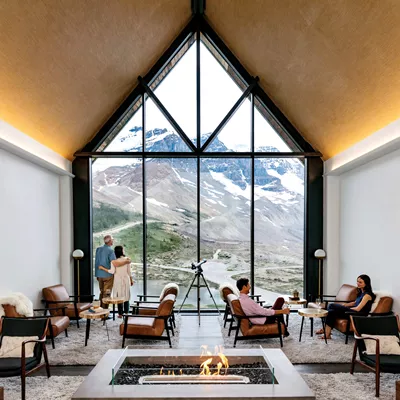 Stay In Style Glacier View Lodge