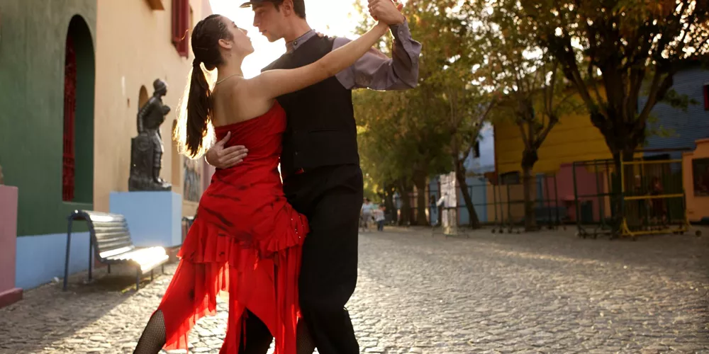 Young Couple Dancing Tango In Street 200213137 001