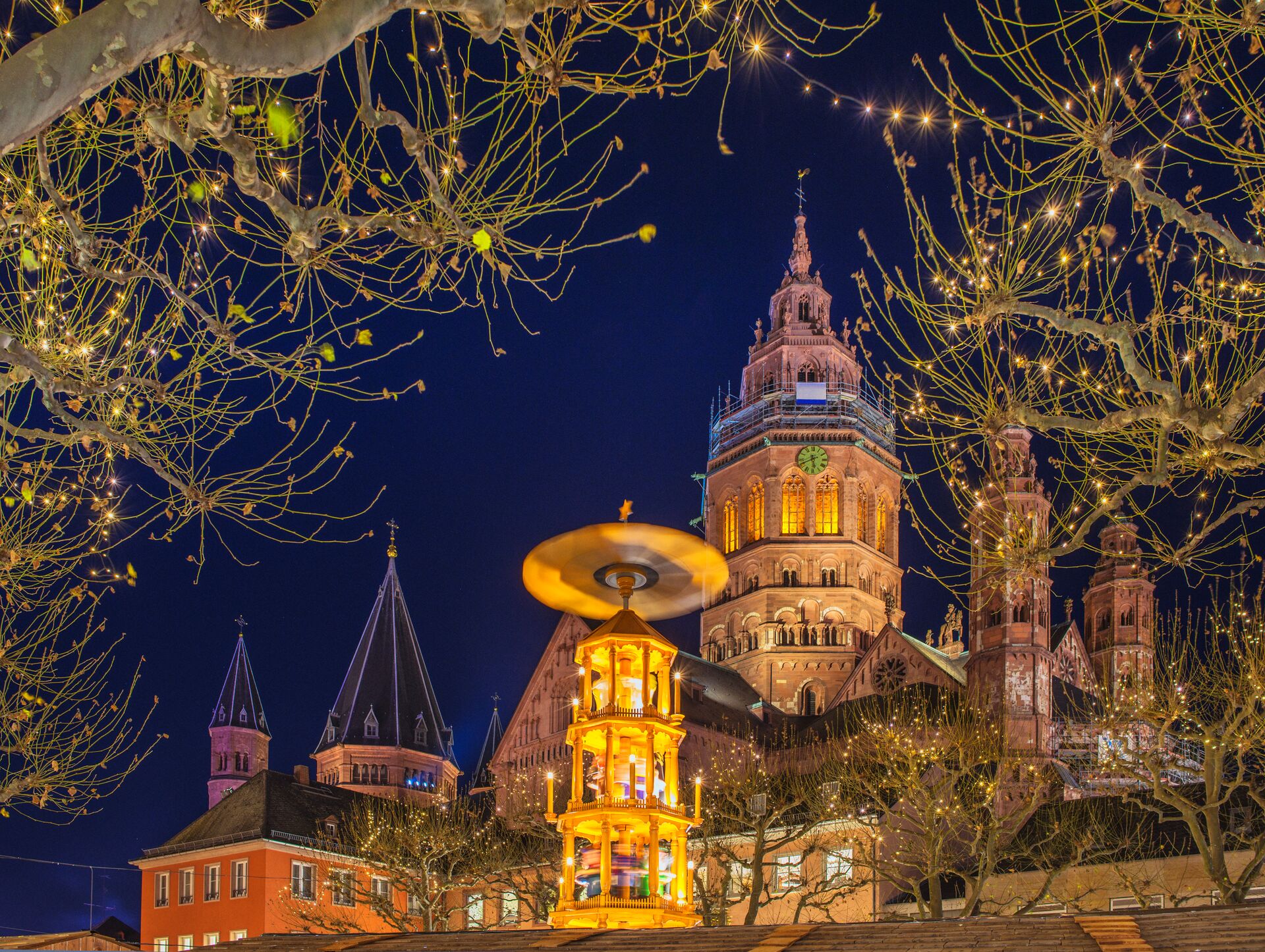 Large The Cathedral Of Mainz During Christmas Season 844547460