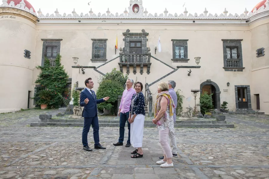 Guided Sightseeing tourists and director