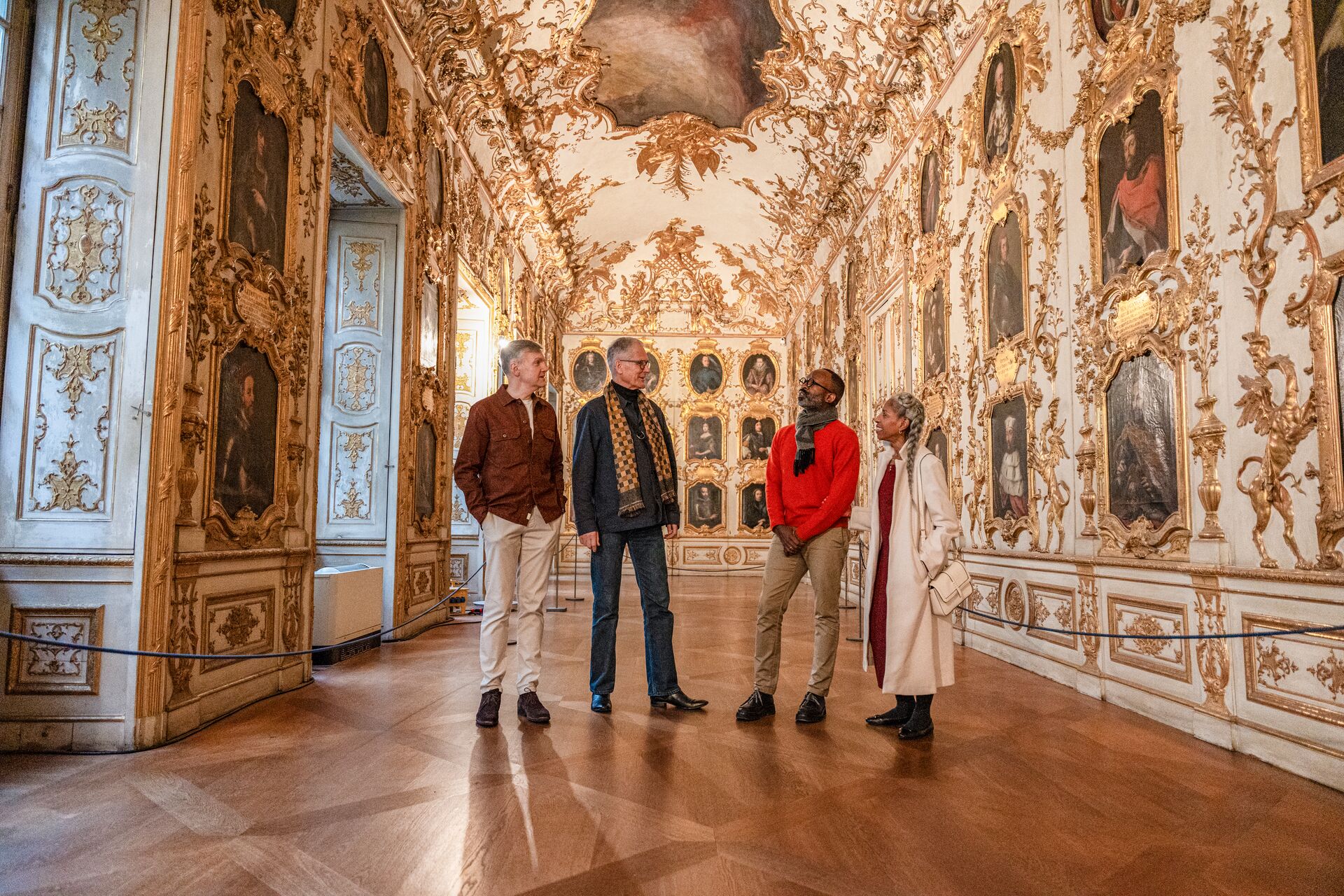 Large Guests Exploring Munich Residence (4)