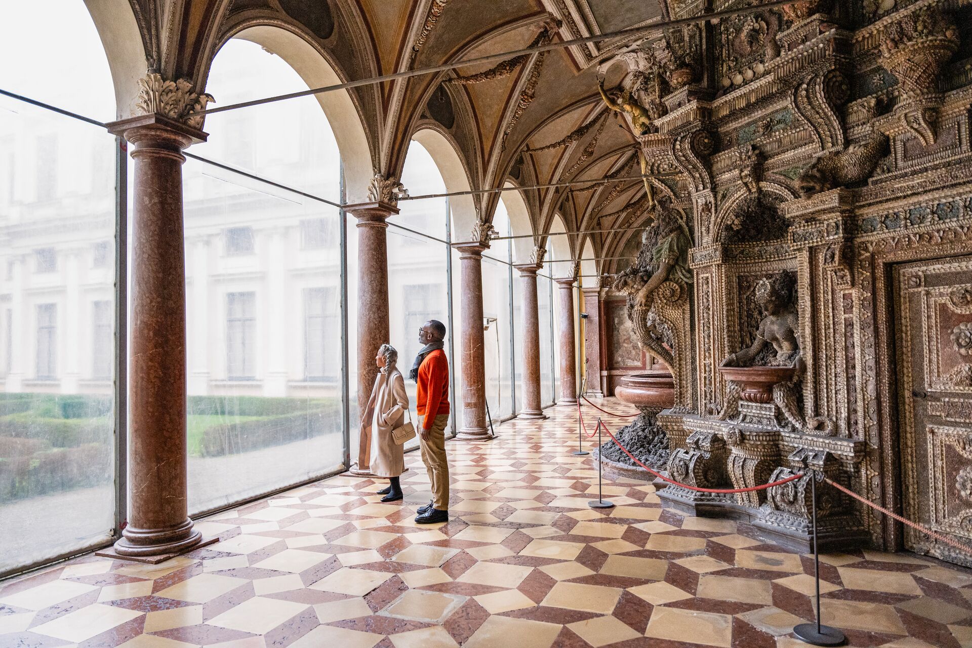 Large Guests Exploring Munich Residence (7)