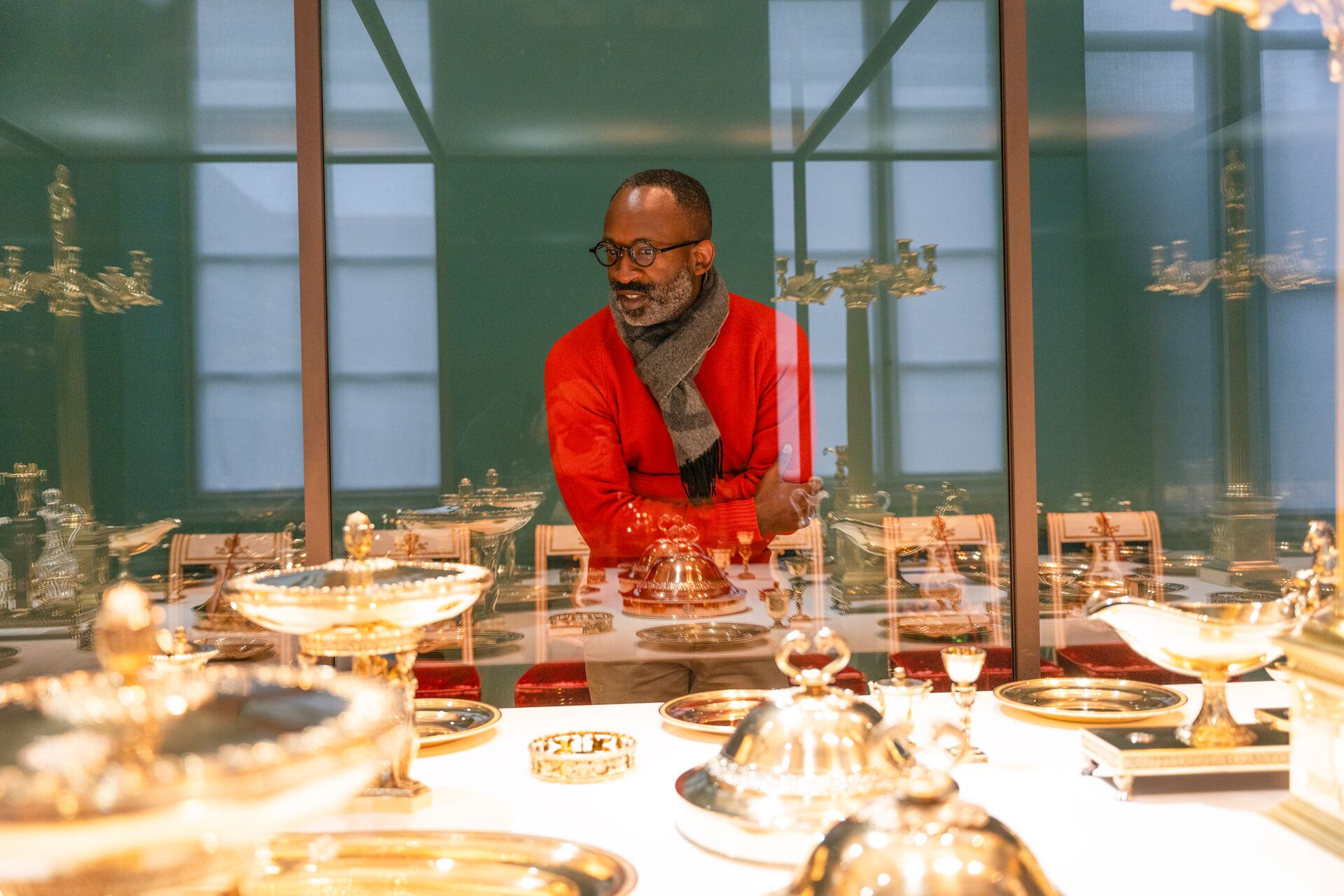 Large Guests Exploring Munich Residence (5)