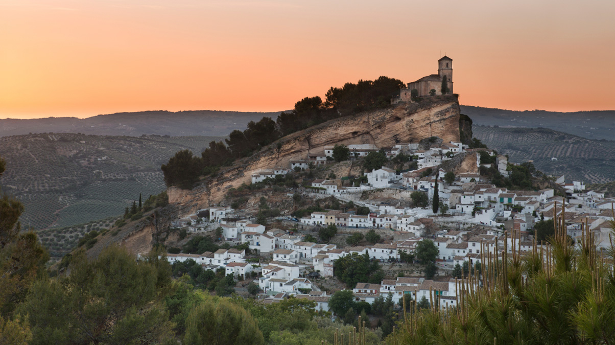 Montefrio-at-sunset,-Granada,-Spain_©-fisfra_iStock