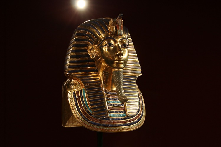 golden mask of King Tutankhamun