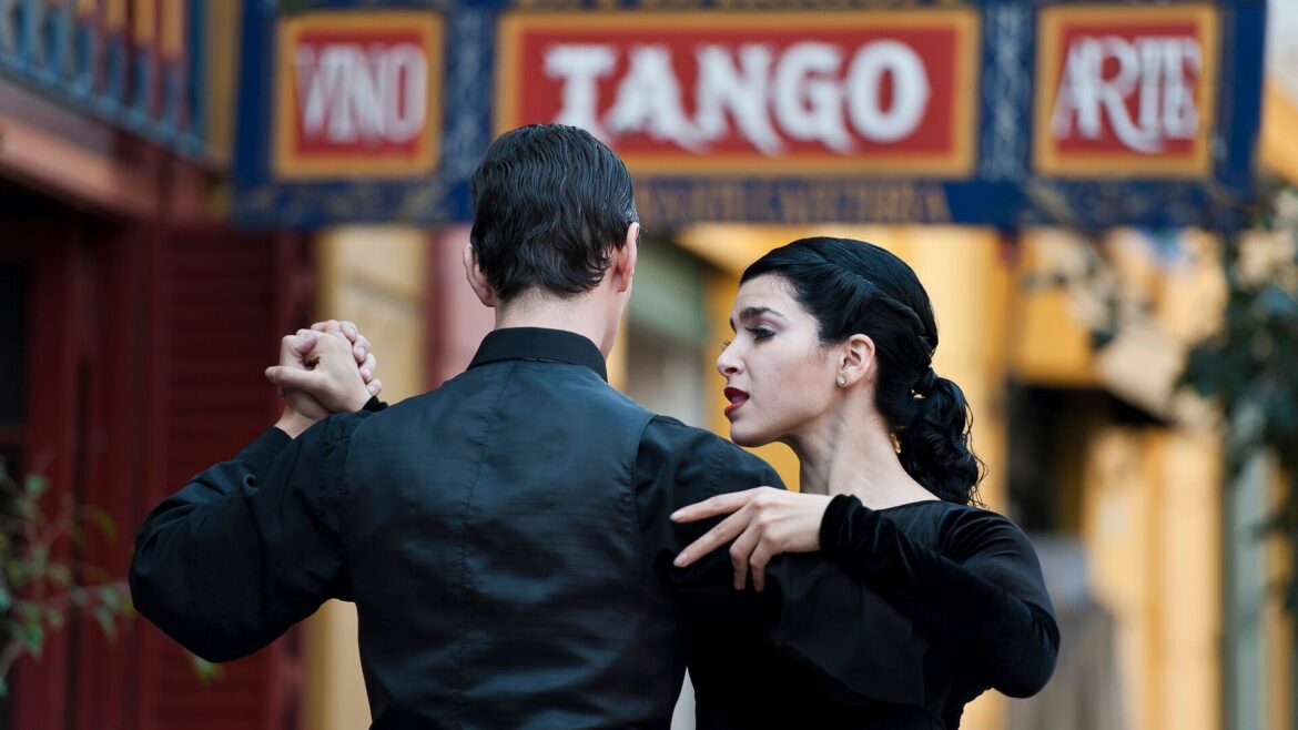 Image fo couple, dressed in black, dancing tango in a street in Buenos Aires