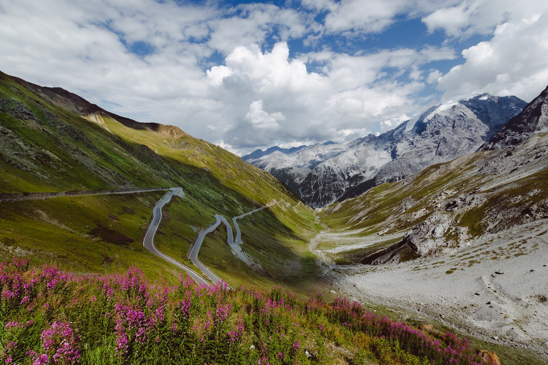 Climbing to the Top: The Insight Guide to the Most Scenic Alpine Towns