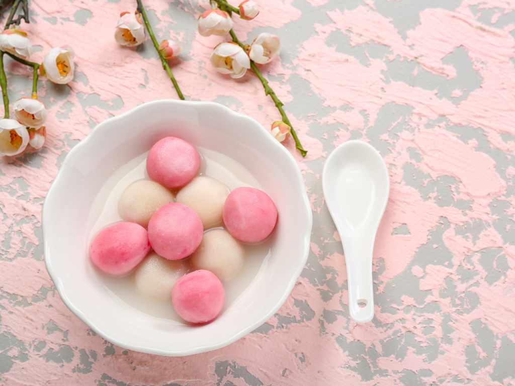 celebração dongzhi - comendo bolinhos de arroz